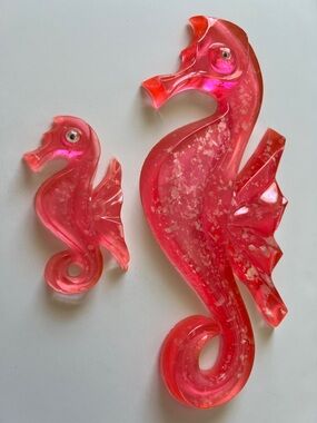 VINTAGE decorative seahorse Lucite/ Resin wall plaques set of 2 MCM 60s decor